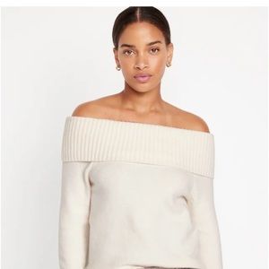 New with tags, never worn, off the shoulder women’s comfy sweater